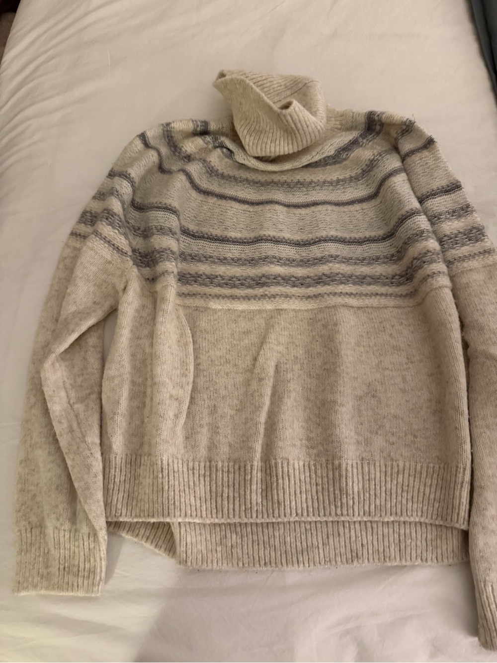 H&M Sweater - Picture 2 of 3